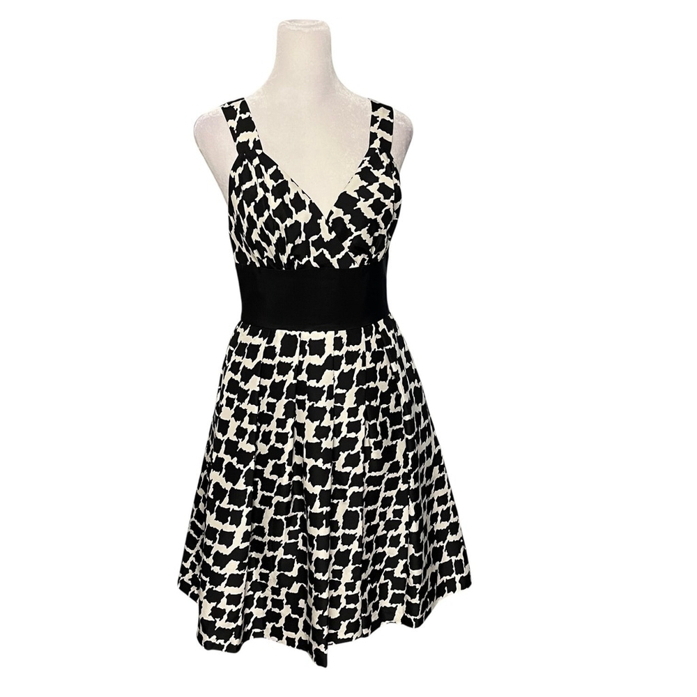 White House Black Market Silk Houndstooth Vneck Fit & Flare Dress Size 2